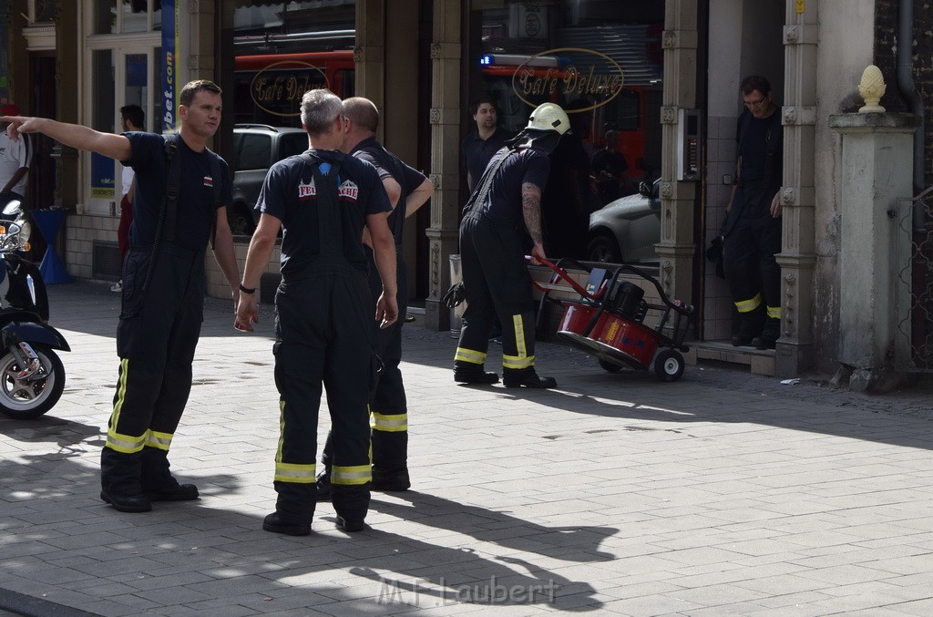 Feuer 1 Koeln Muelheim Berlinerstr P16.JPG - Miklos Laubert